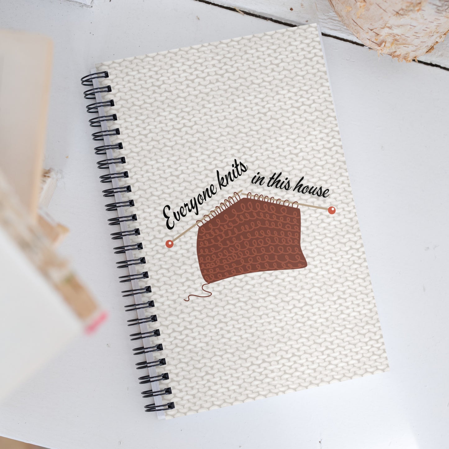 Everyone knits in this house - Spiral notebook